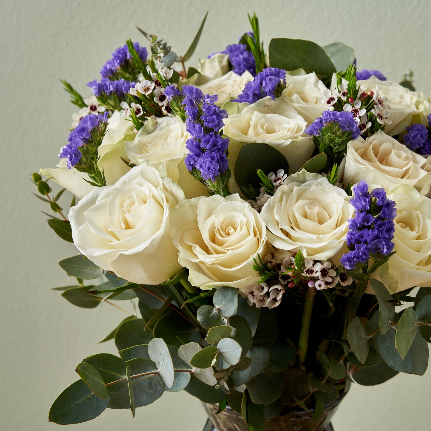 25-white-roses-combo