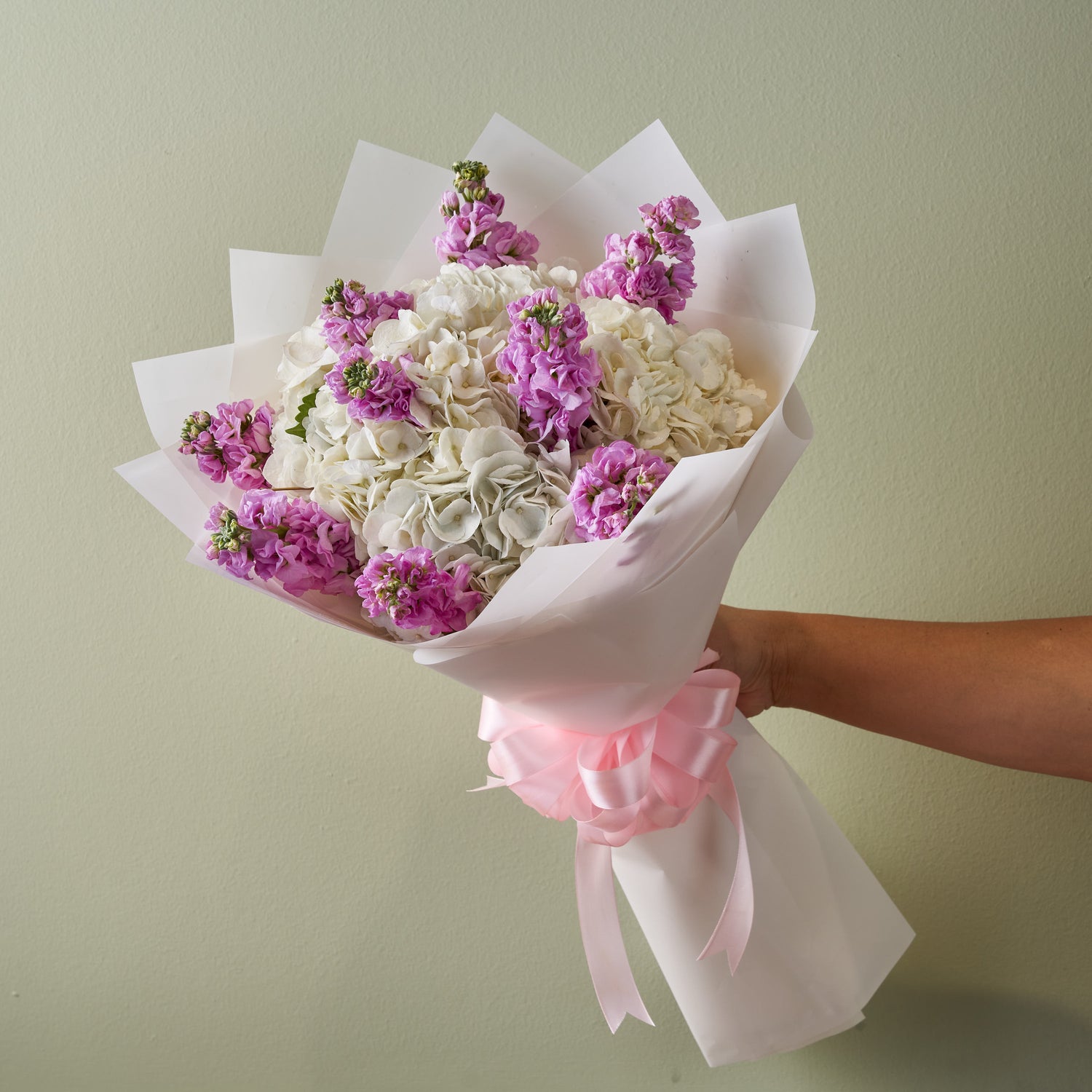 A BOUQUET OF 5 STEMS HYDRANGEA & 10 STEMS MATTHIOLA PINK