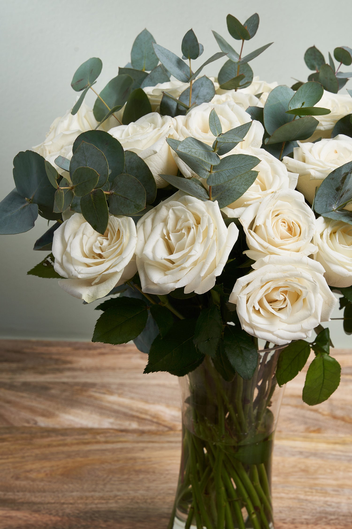 25 White Roses in a Vase