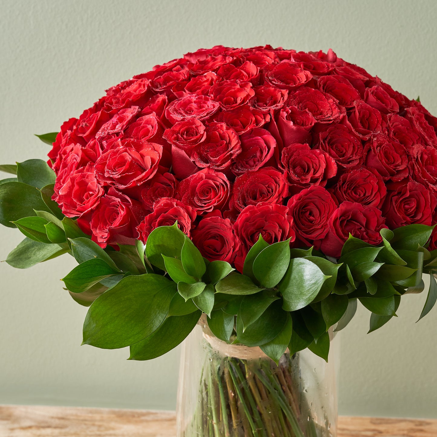 100 Red Roses in a Vase