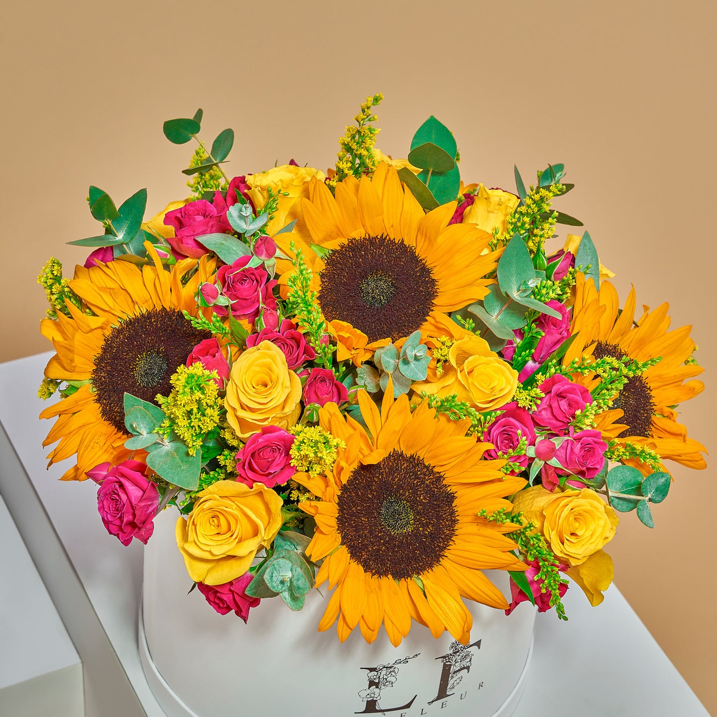 "Meadow fresh" Sunflowers, Roses & Solidago Flower Box