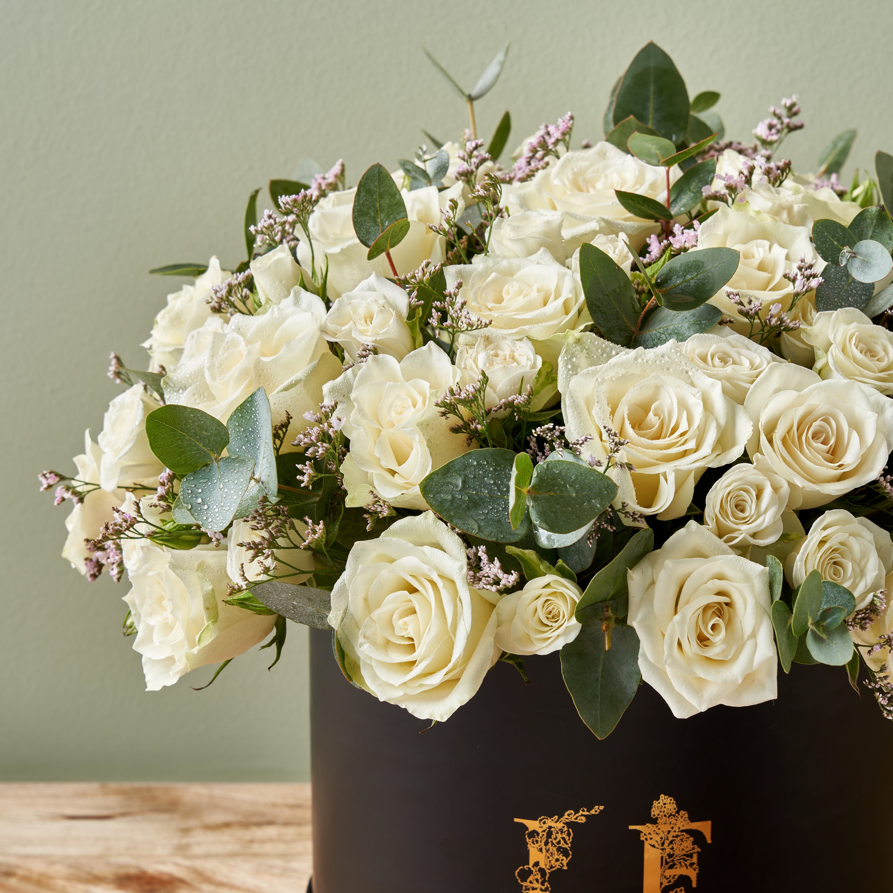 25-white-roses-dubai