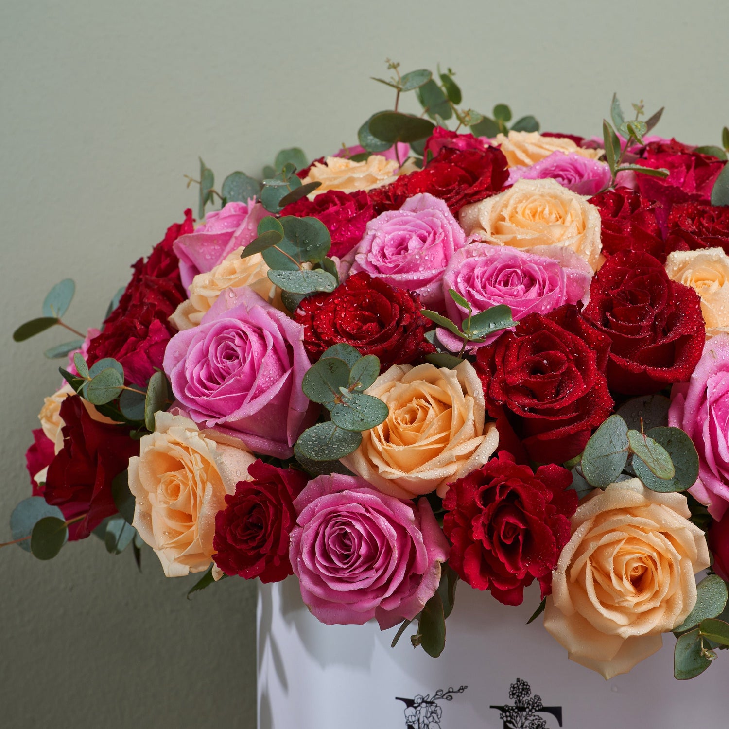 &quot;First Impression&quot; Mixed Roses Flower Box