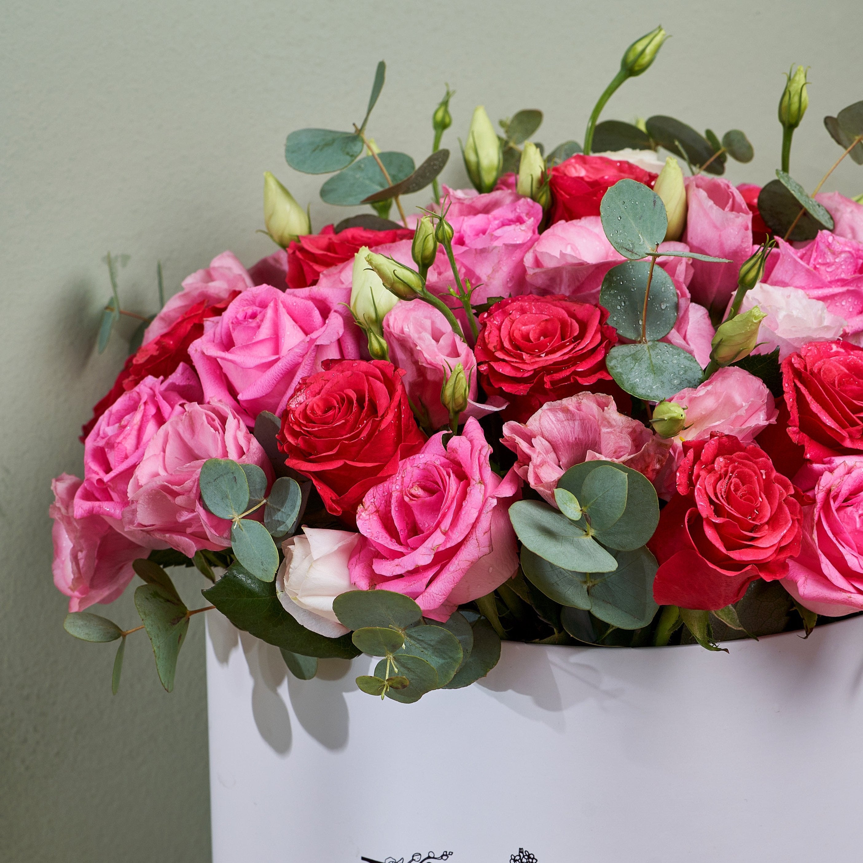 &quot;Euphoria&quot; Mixed Pink Roses Flower Box
