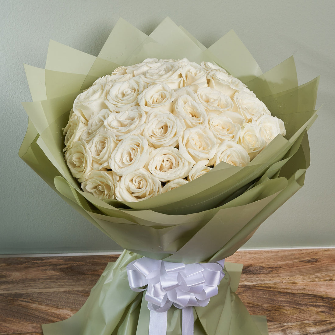 &quot;Beauty&quot; 50 White Roses