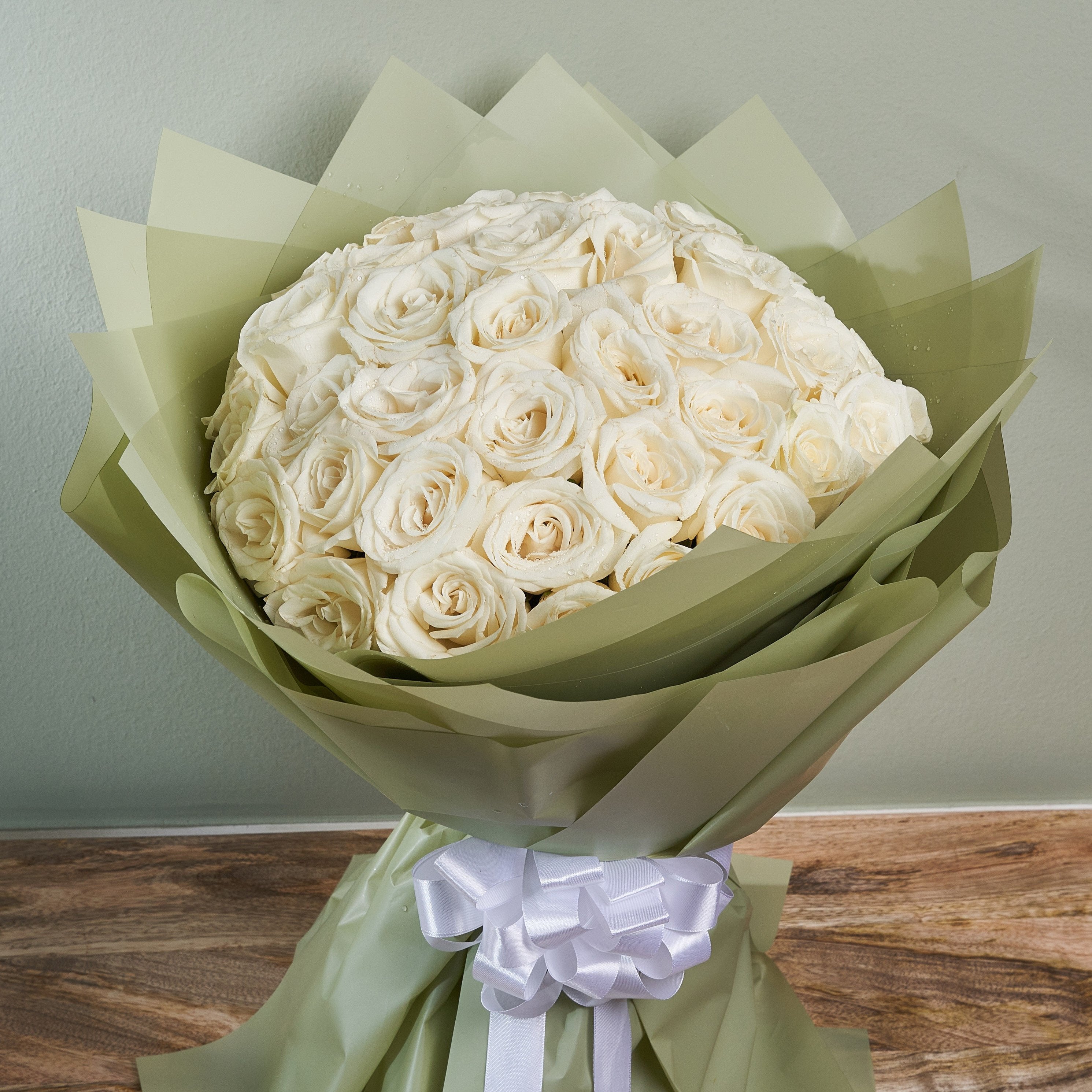 &quot;Beauty&quot; 50 White Roses
