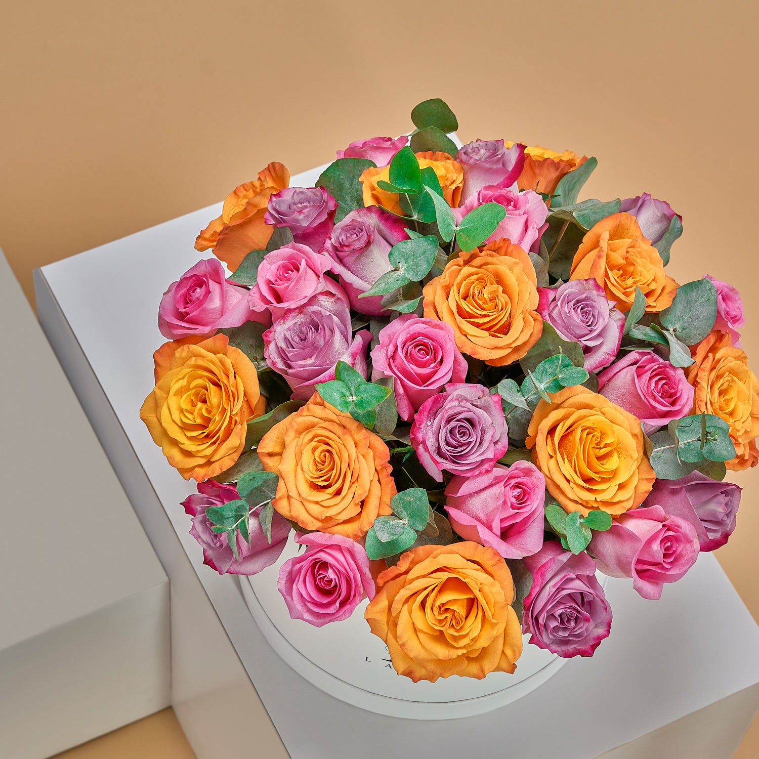&quot;Sunny String&quot; Mixed Roses Flower Box