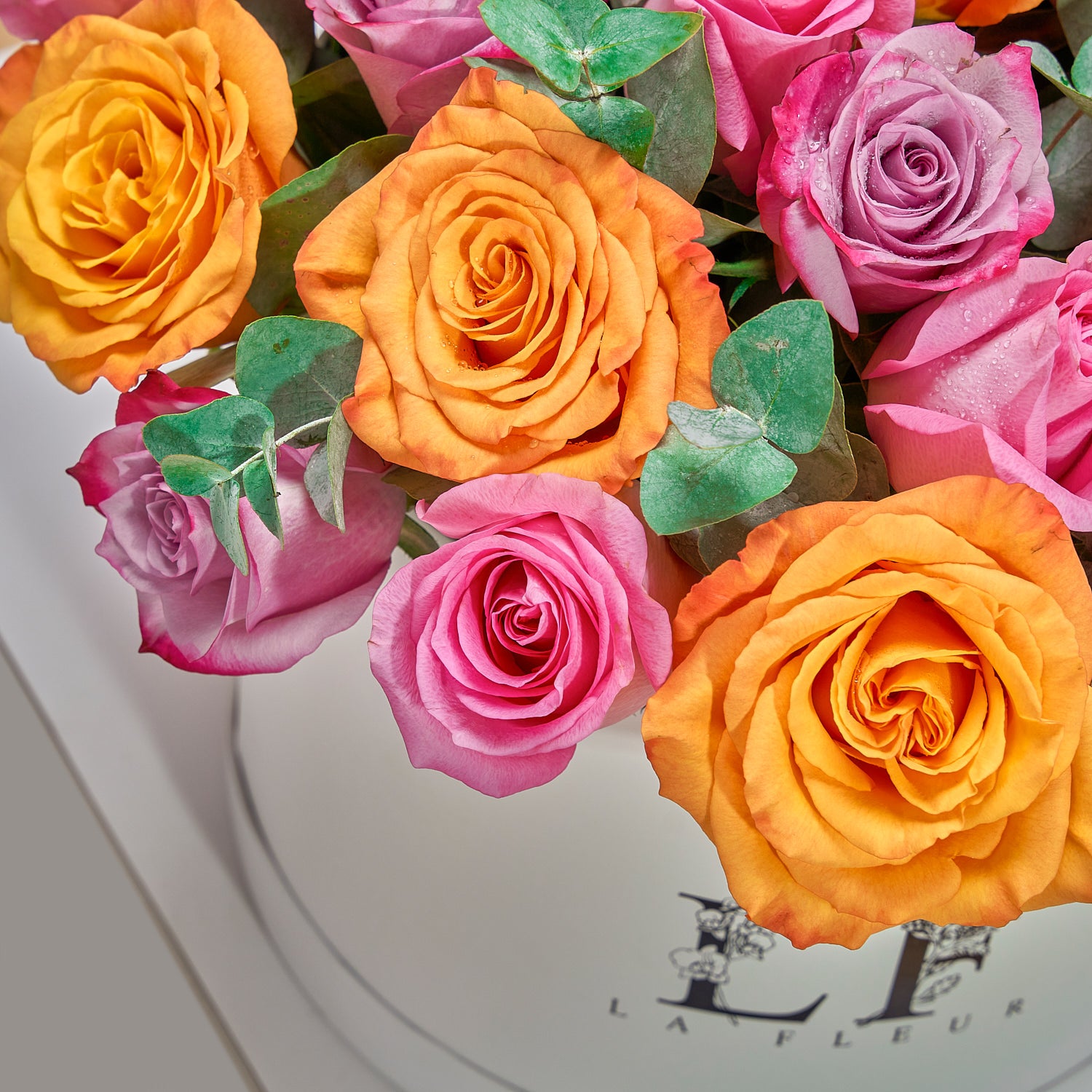 &quot;Sunny String&quot; Mixed Roses Flower Box