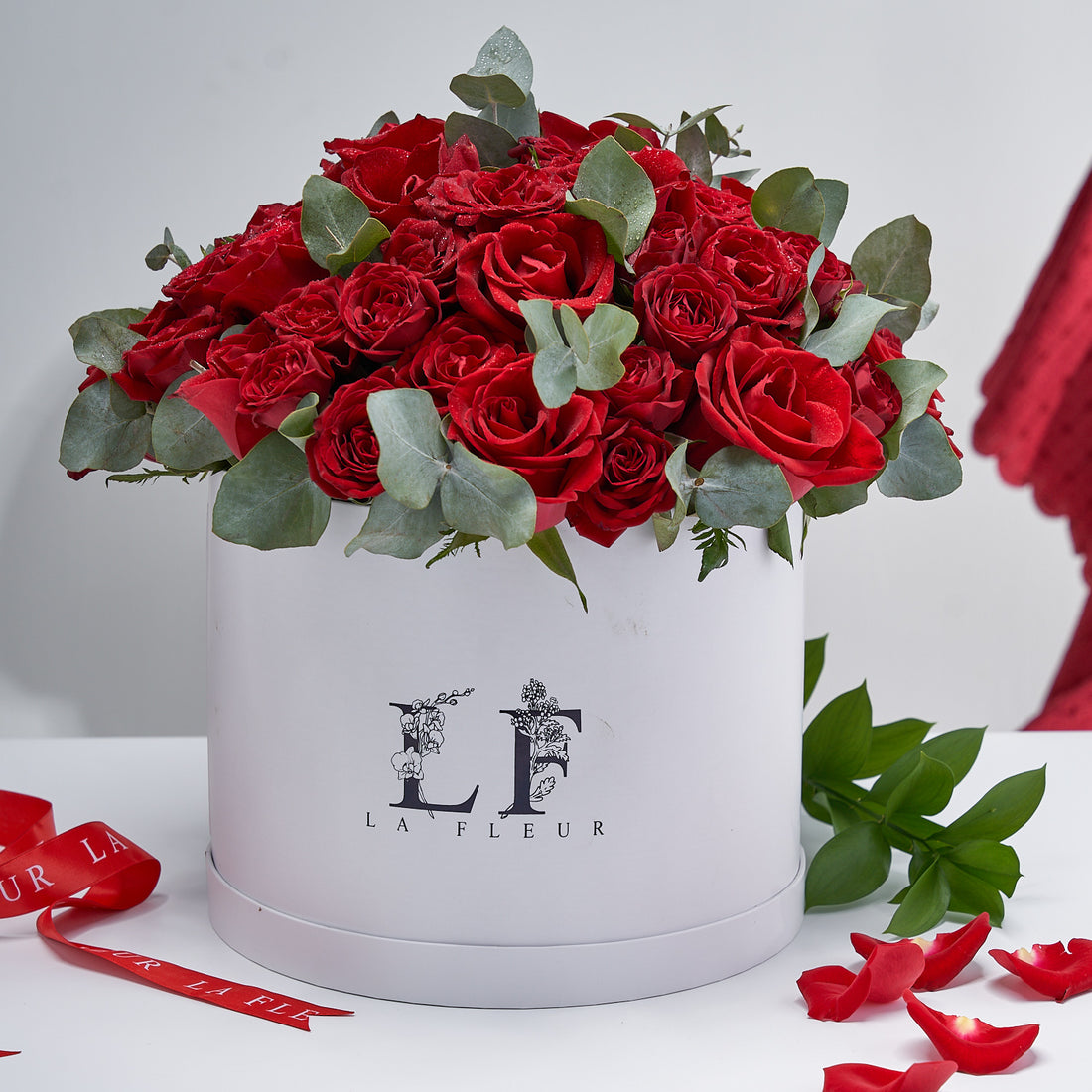 &quot;Amour Parfumé&quot; Red Roses Flower Box
