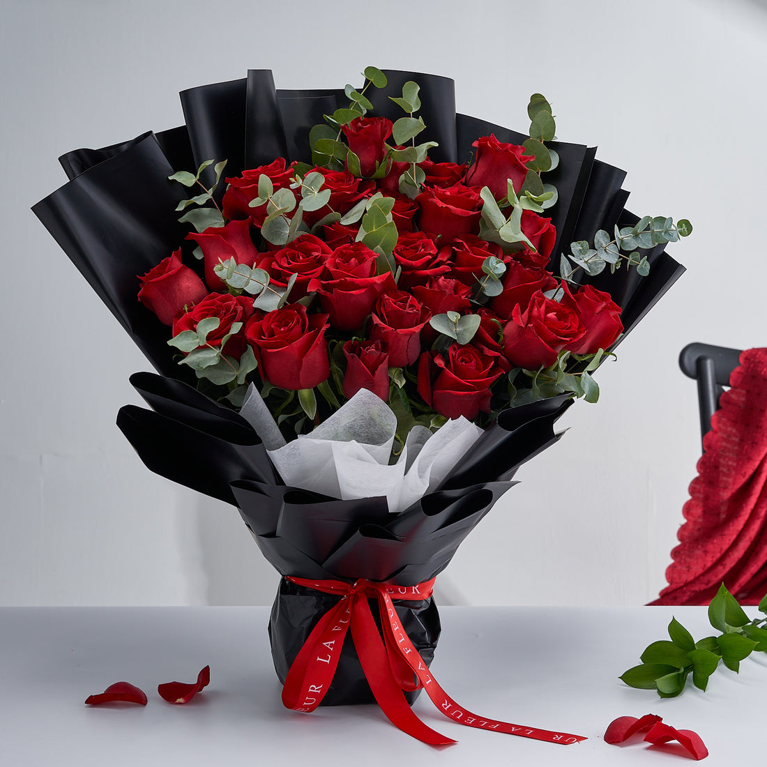 "Amber Amour" 30 Premium Red Roses