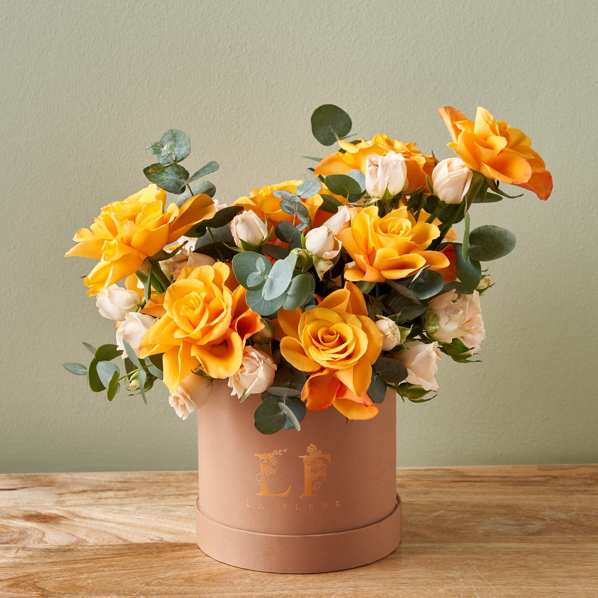 orange-roses-arrangement