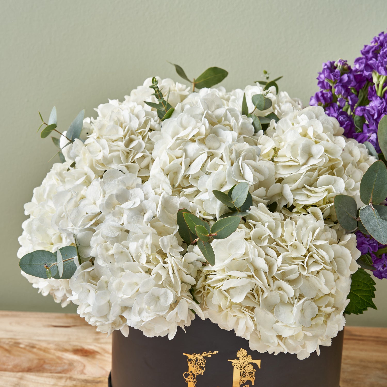 white-hydrangea-arrangement-flower