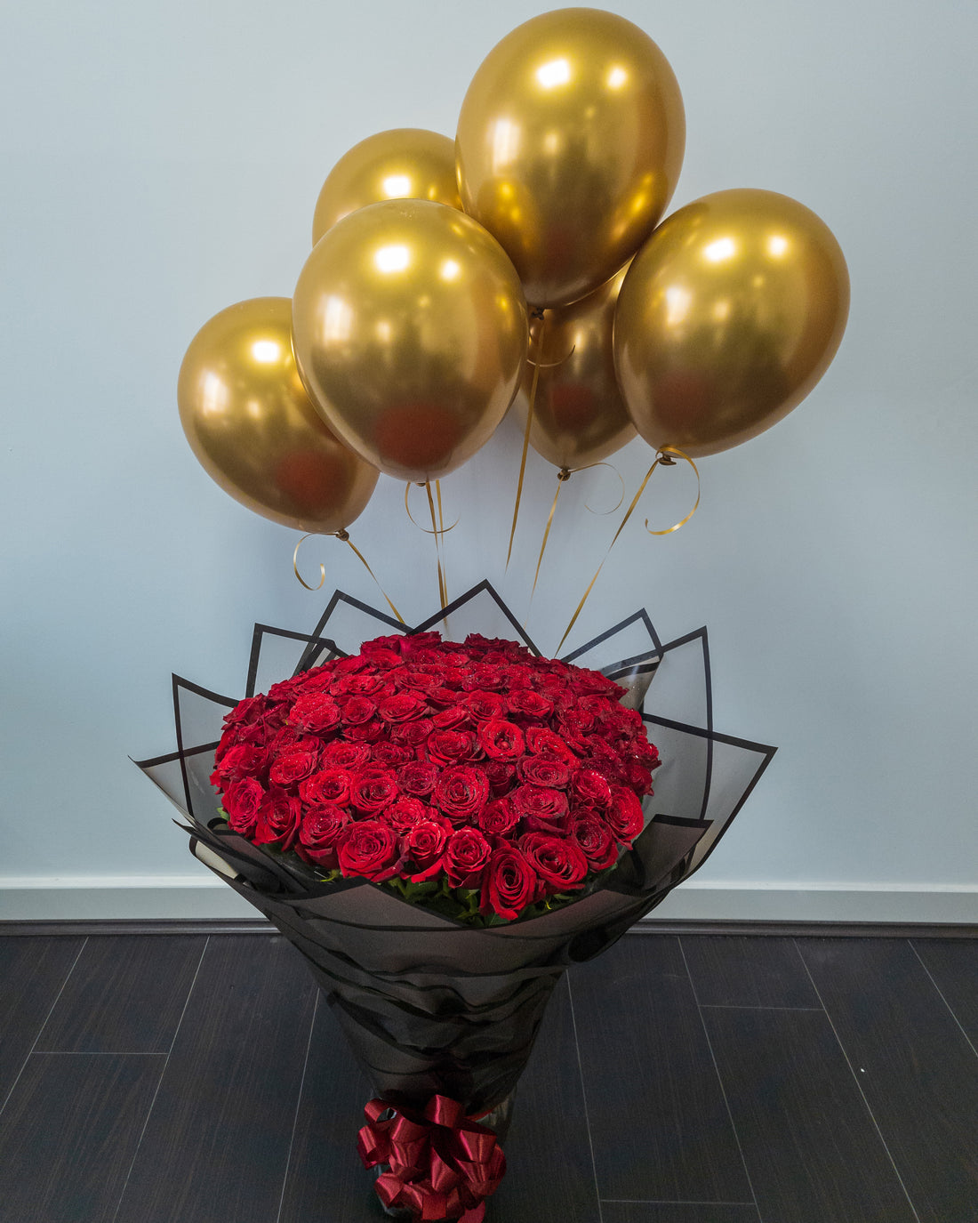 99 Roses Bouquet &amp; Golden Balloons