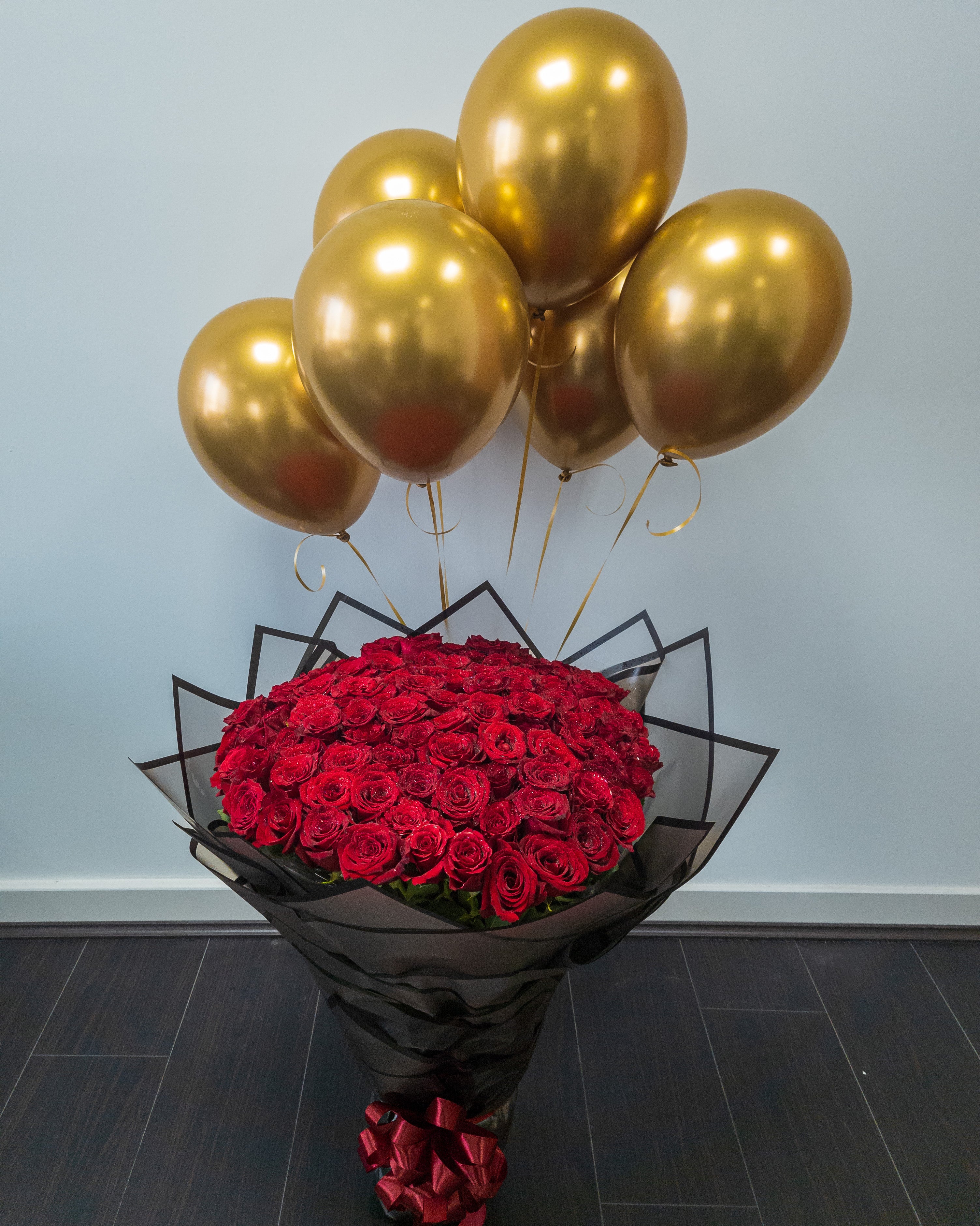 99 Roses Bouquet &amp; Golden Balloons