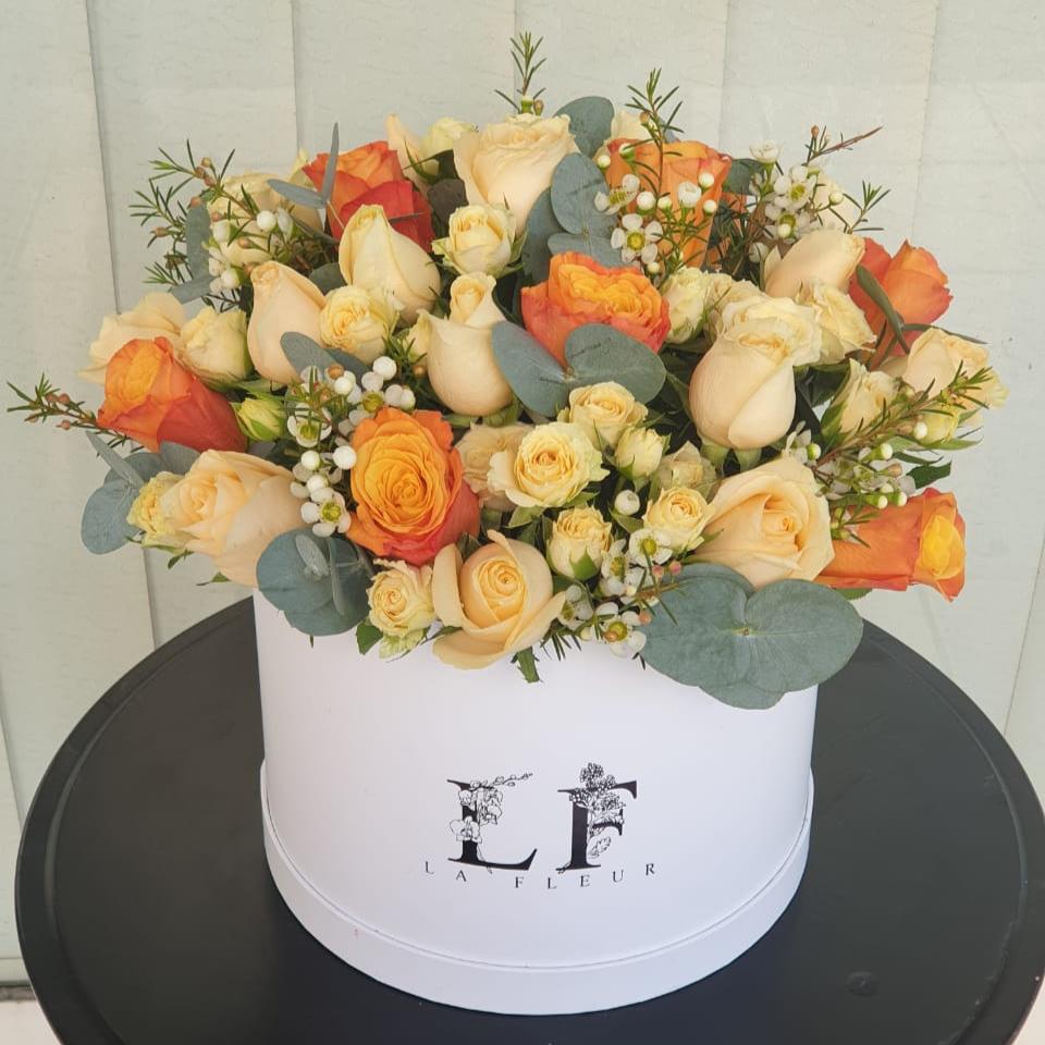 &quot;Fantasia&quot; Mixed Orange/Peach Roses Flower Box