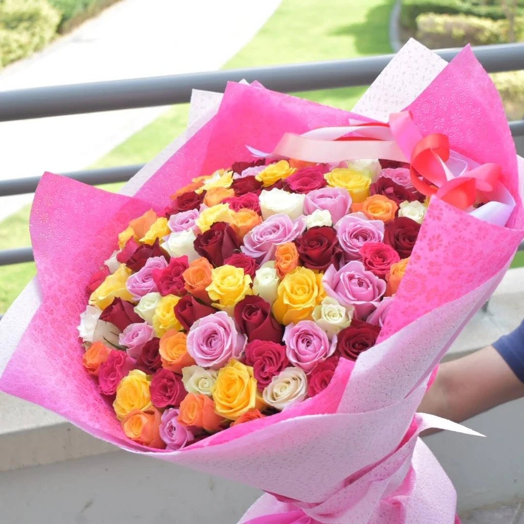 &quot;Cheerful Medley&quot; 100 Mixed Roses